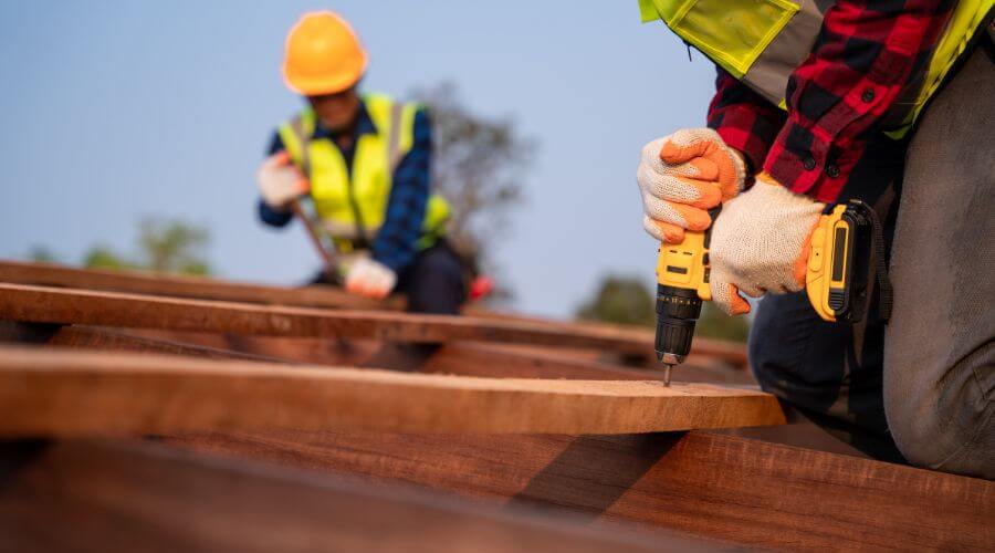 Professional gutter cleaning in Shafter, CA